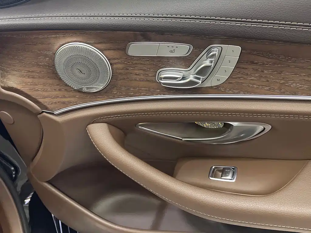 Mercedes-Benz E-Class — миниатюра 12