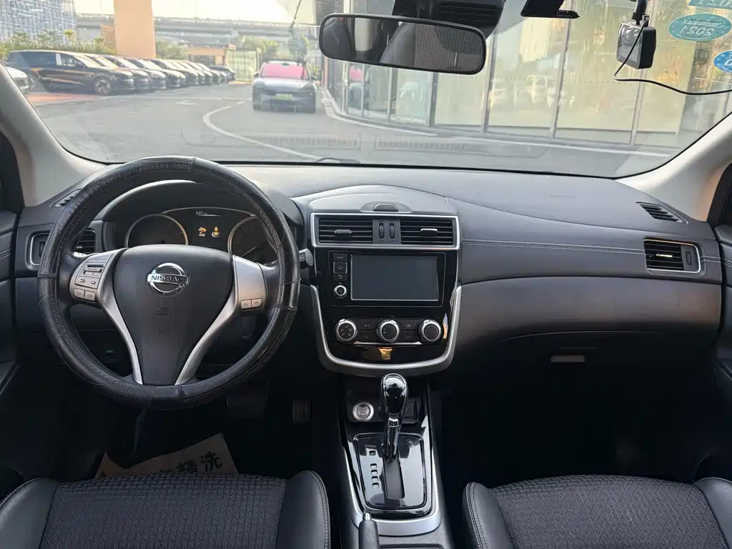Nissan Tiida — миниатюра 4