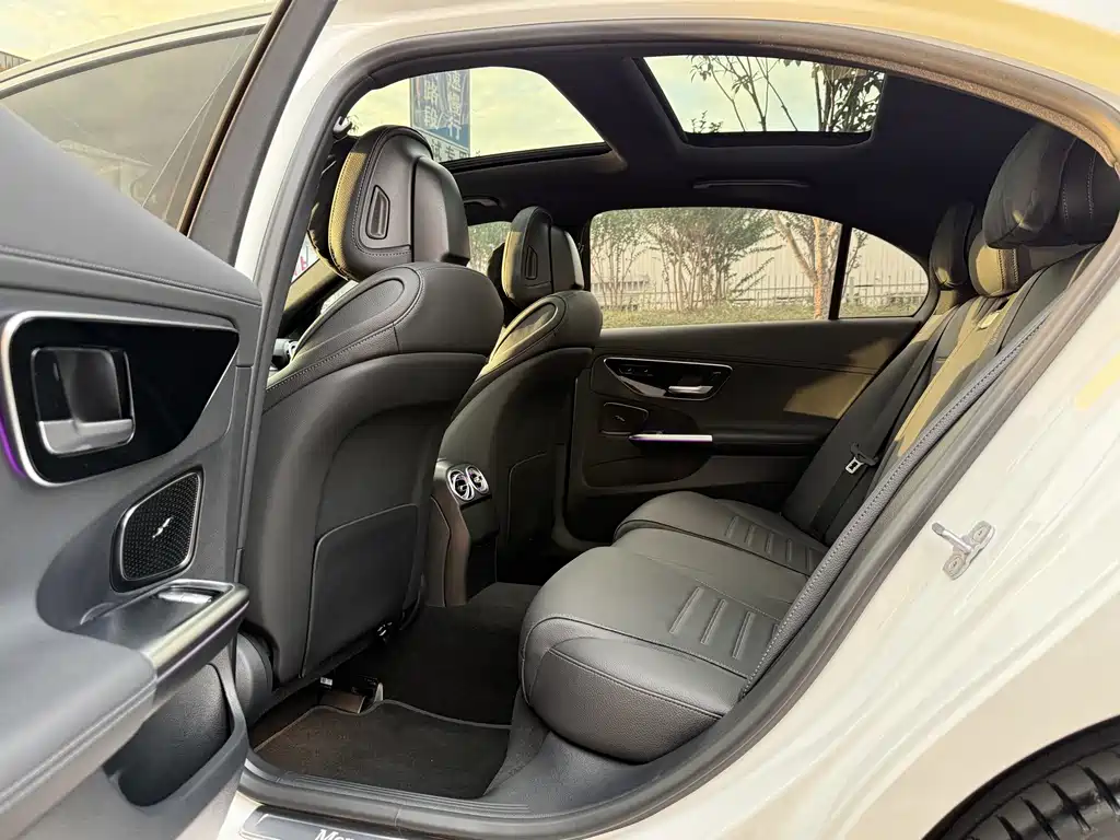 Mercedes-Benz C-Class — миниатюра 8