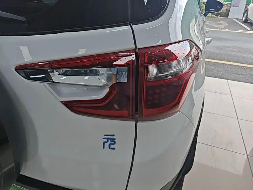 BYD Yuan EV — миниатюра 8