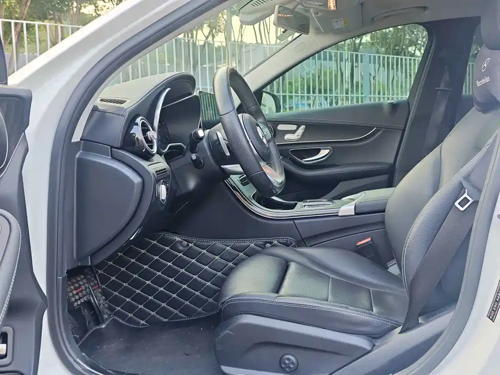 Mercedes-Benz C-Class — миниатюра 4