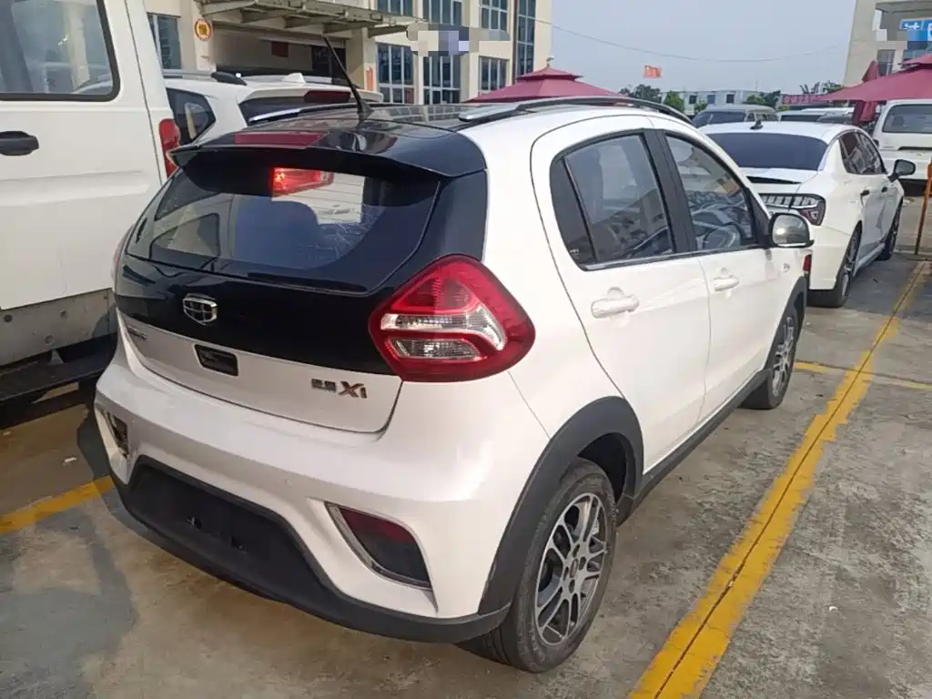 Geely Vision X1 — миниатюра 7