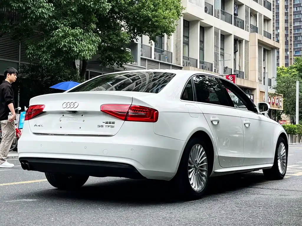 Audi A4L 2015 35 TFSI AT Comfort