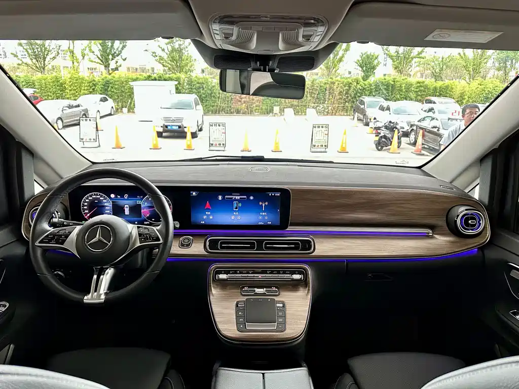 Mercedes-Benz V-Class — миниатюра 7