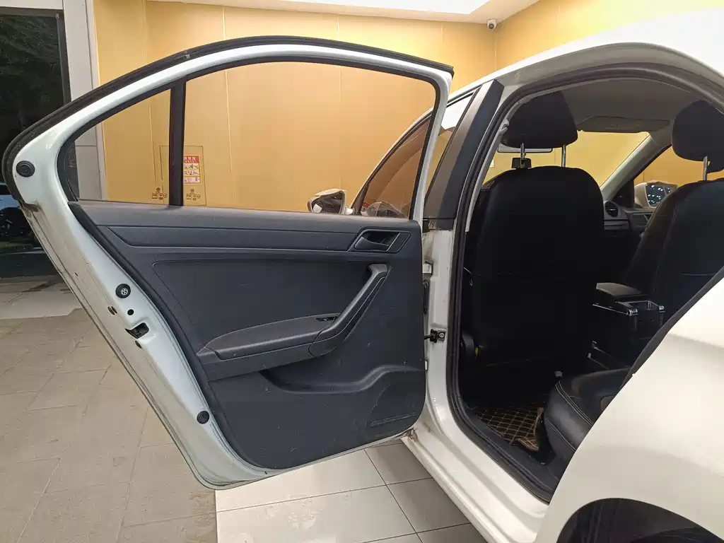 Volkswagen Jetta — миниатюра 17