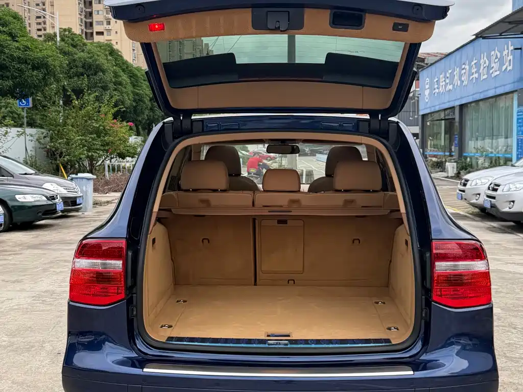 Porsche Cayenne — миниатюра 9