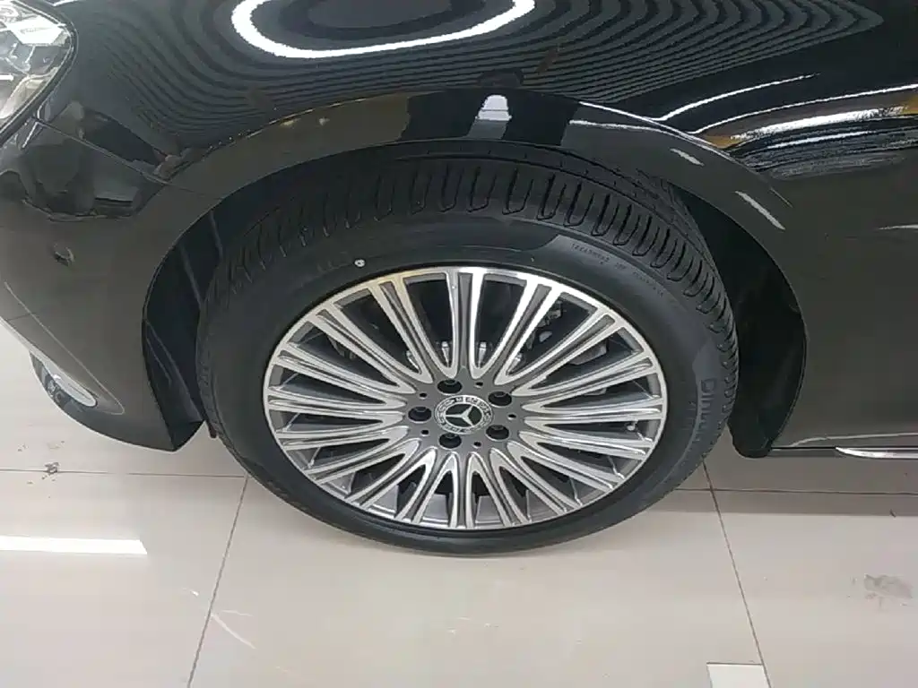 Mercedes-Benz E-Class — миниатюра 23