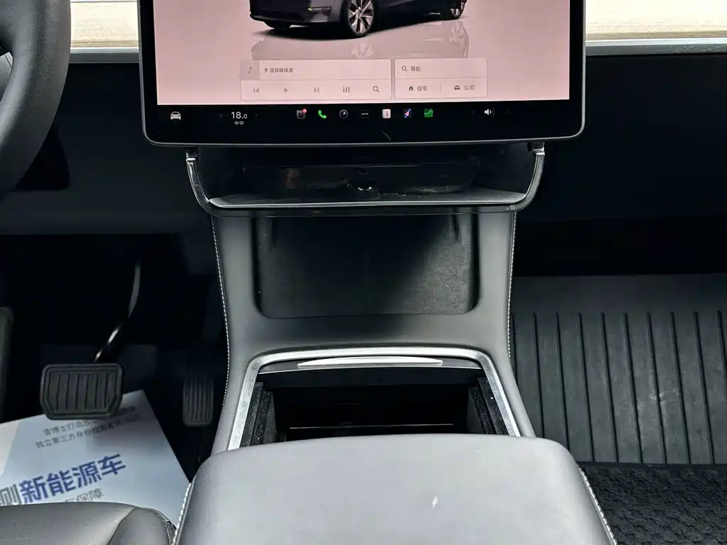 Tesla Model Y — миниатюра 5