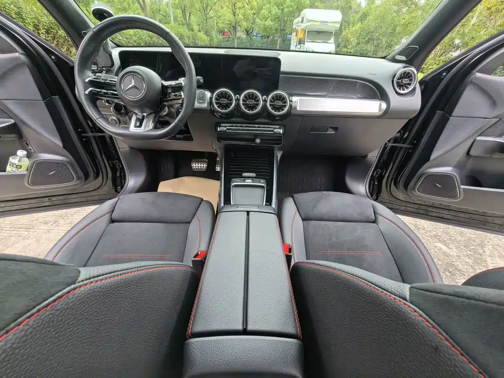 Mercedes-Benz GLB AMG — миниатюра 13