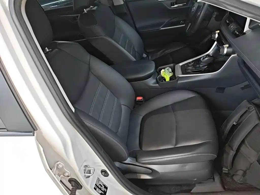 Toyota RAV4 — миниатюра 25