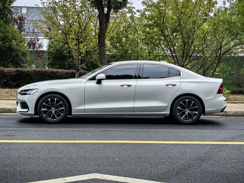 Volvo S60 — миниатюра 3