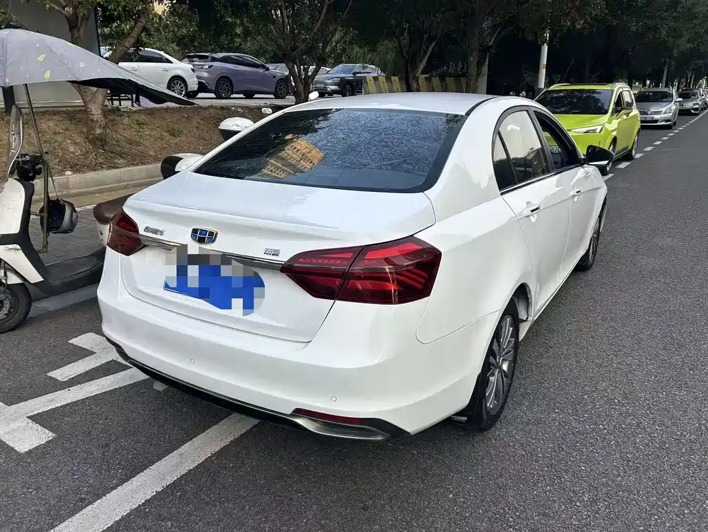 Geely Emgrand — миниатюра 2