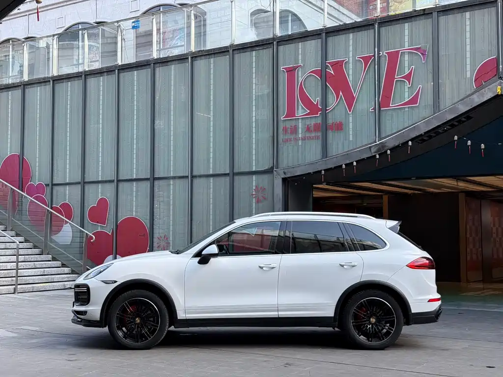 Porsche Cayenne — миниатюра 7