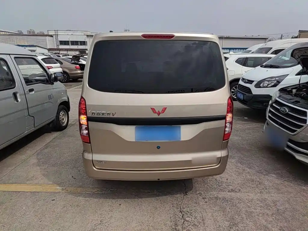 Wuling Hongguang V — миниатюра 6
