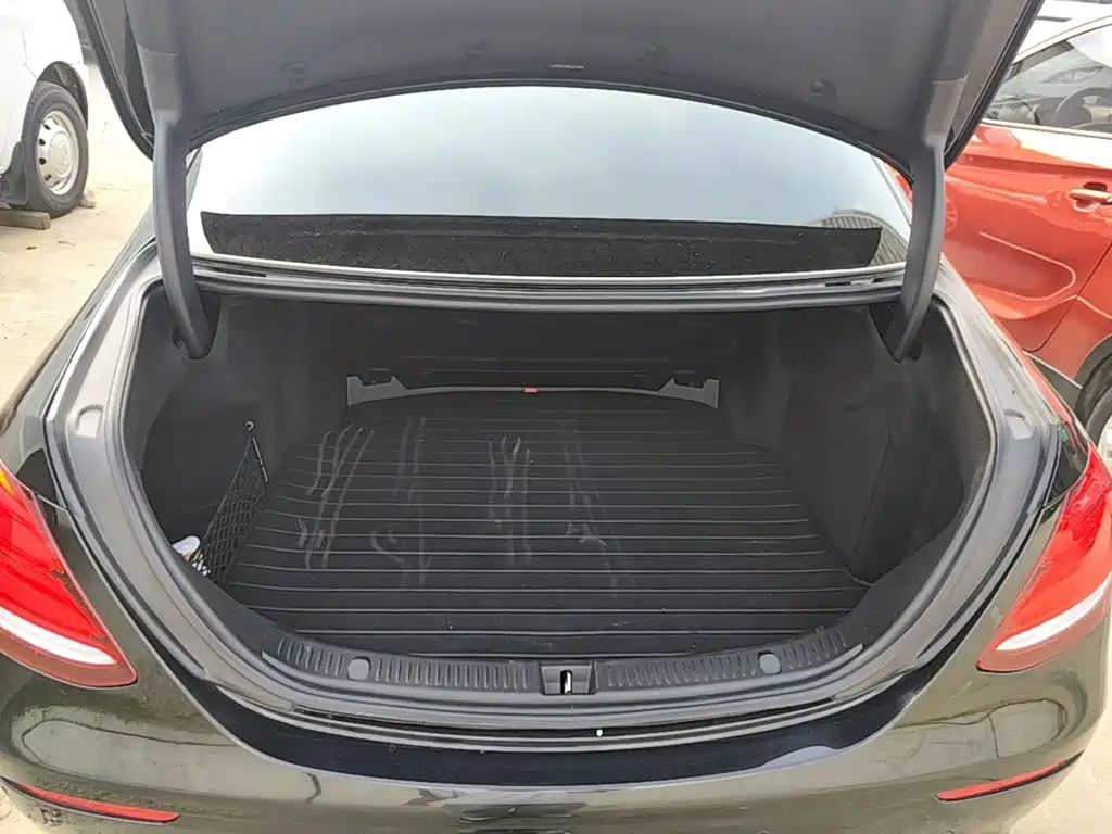 Mercedes-Benz E-Class — миниатюра 19