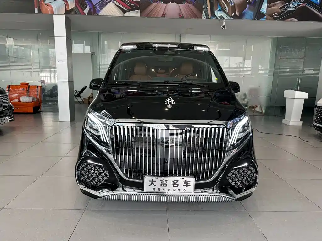 Mercedes-Benz Vito 2024 2.0T 7 мест