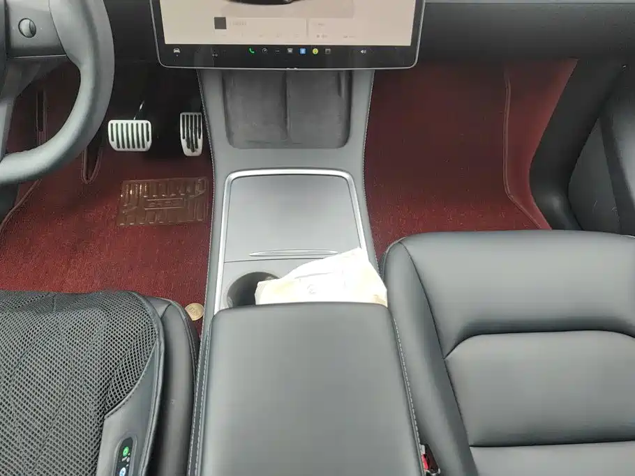 Tesla Model Y — миниатюра 16