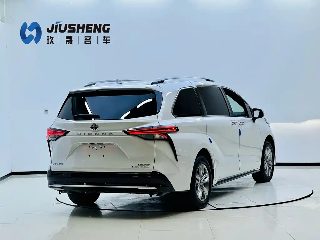 Toyota Sienna 2024 2.5L Luxury