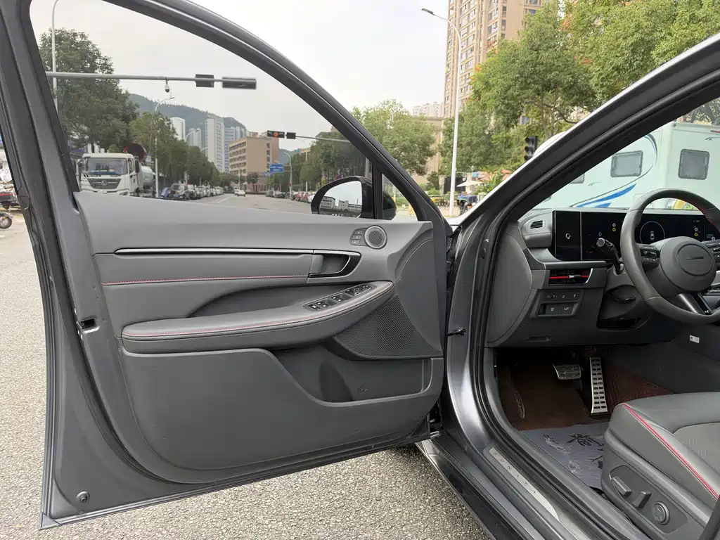 Hyundai Sonata — миниатюра 10