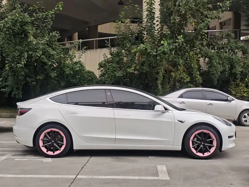 Tesla Model 3 — миниатюра 12