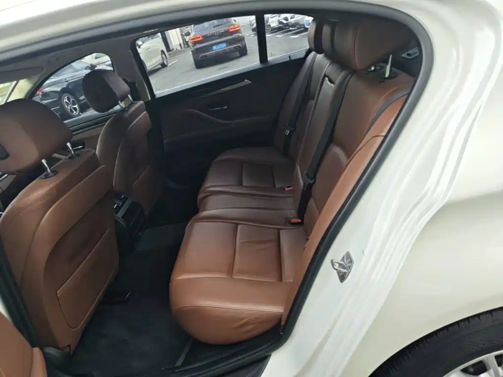 BMW 5 Series — миниатюра 17