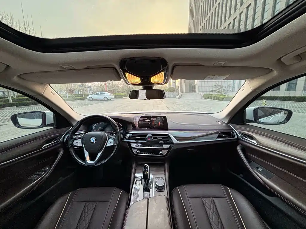 BMW 5 Series — миниатюра 9