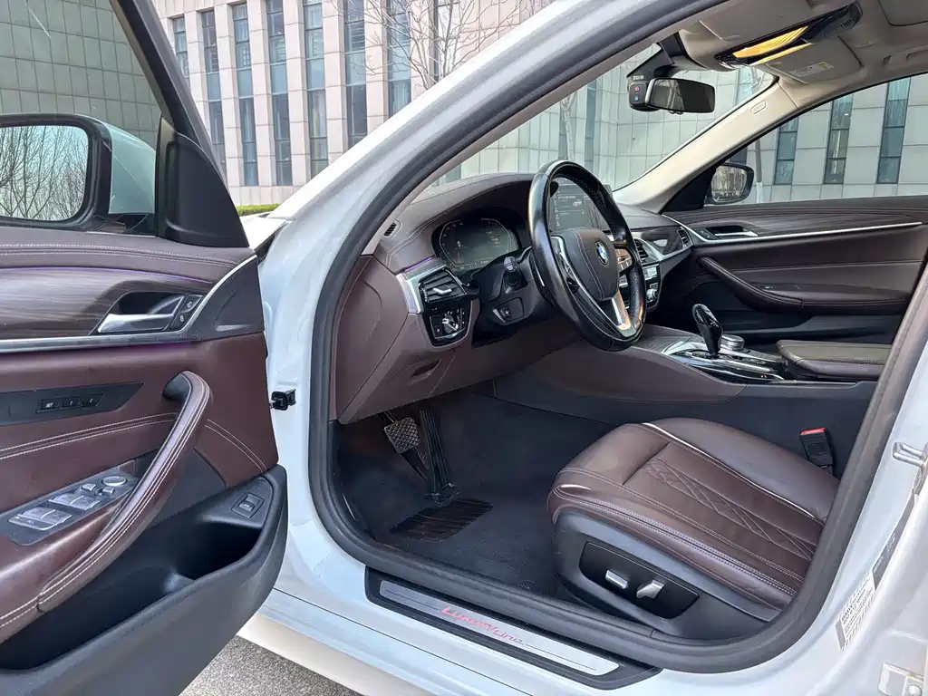 BMW 5 Series — миниатюра 7