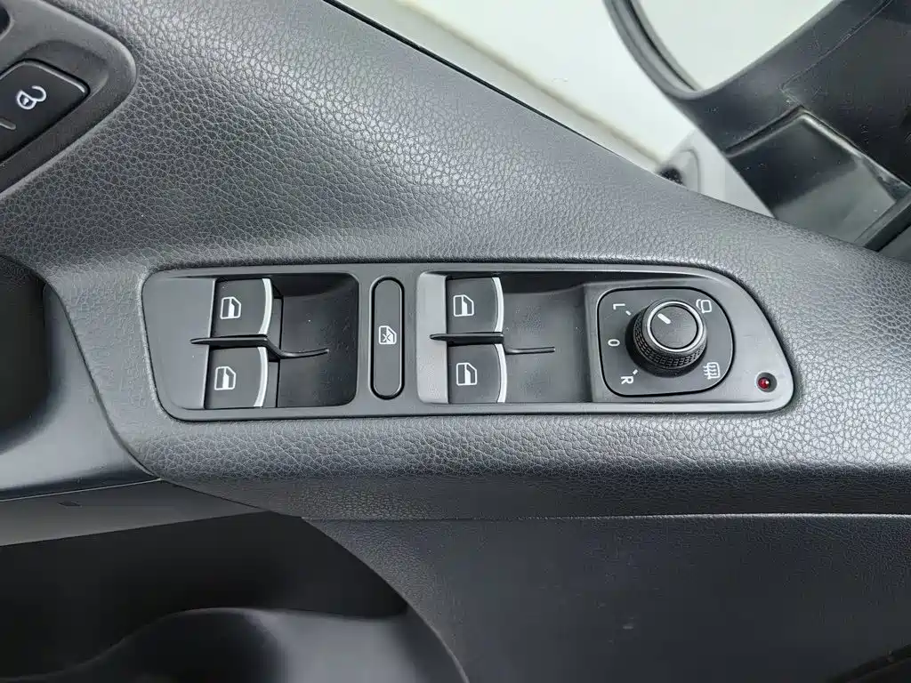 Volkswagen Tiguan — миниатюра 9