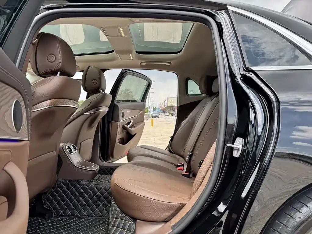 Mercedes-Benz E-Class — миниатюра 16