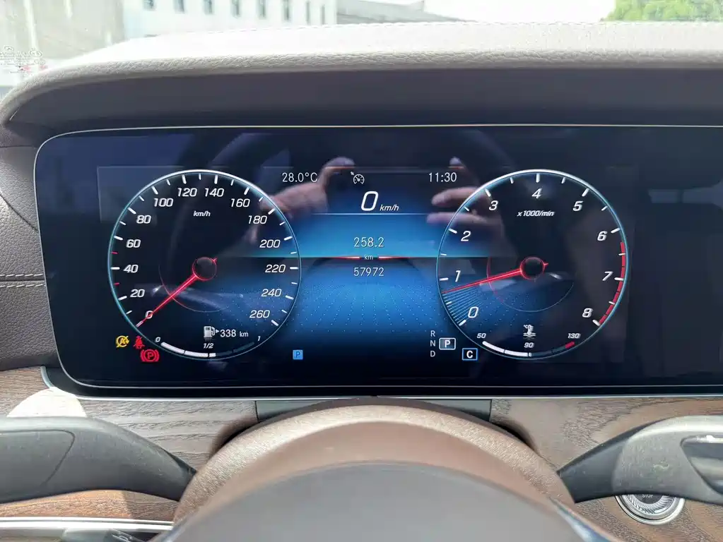 Mercedes-Benz E-Class — миниатюра 31