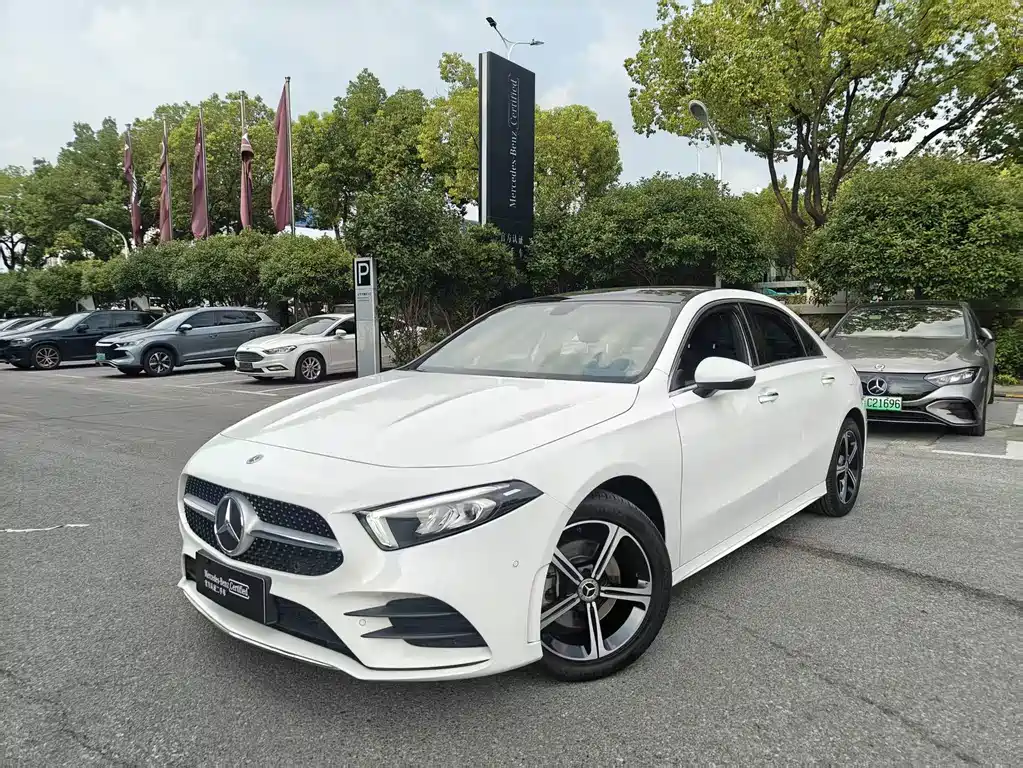 2023 Mercedes-Benz A-klasse - zdjęcie 1 z 15