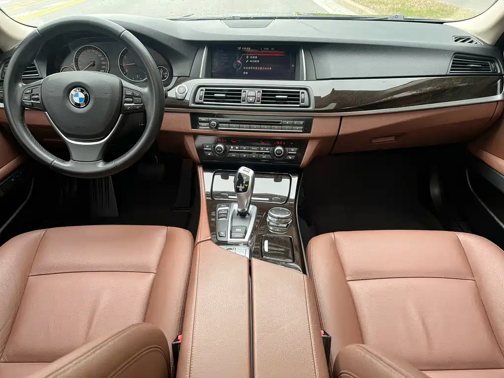 BMW 5 Series — миниатюра 12