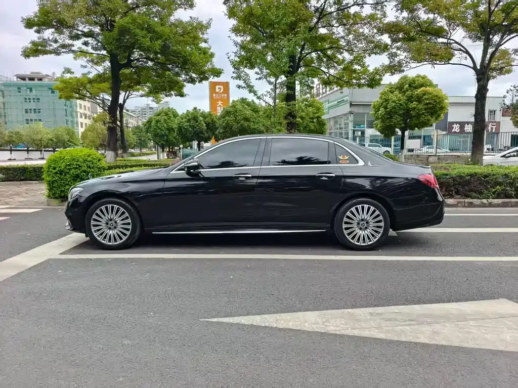Mercedes-Benz E-Class — миниатюра 5