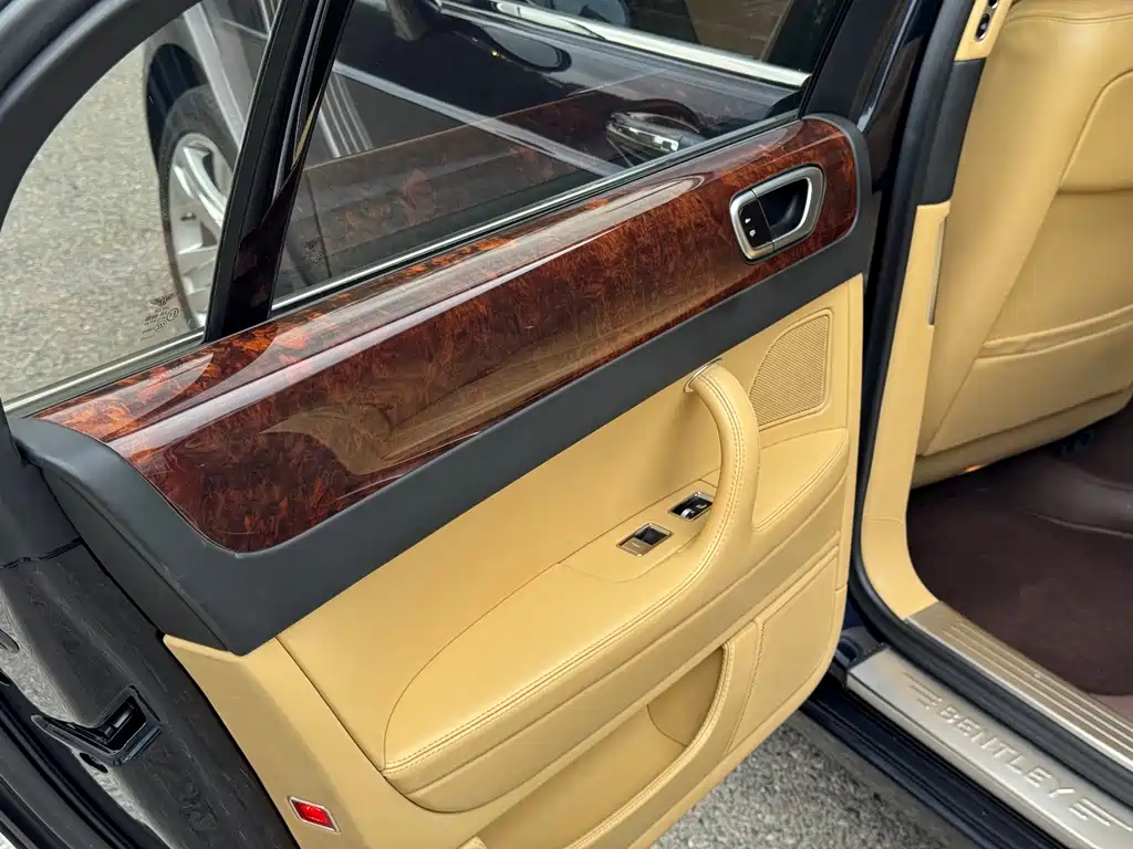 Bentley Flying Spur — миниатюра 24