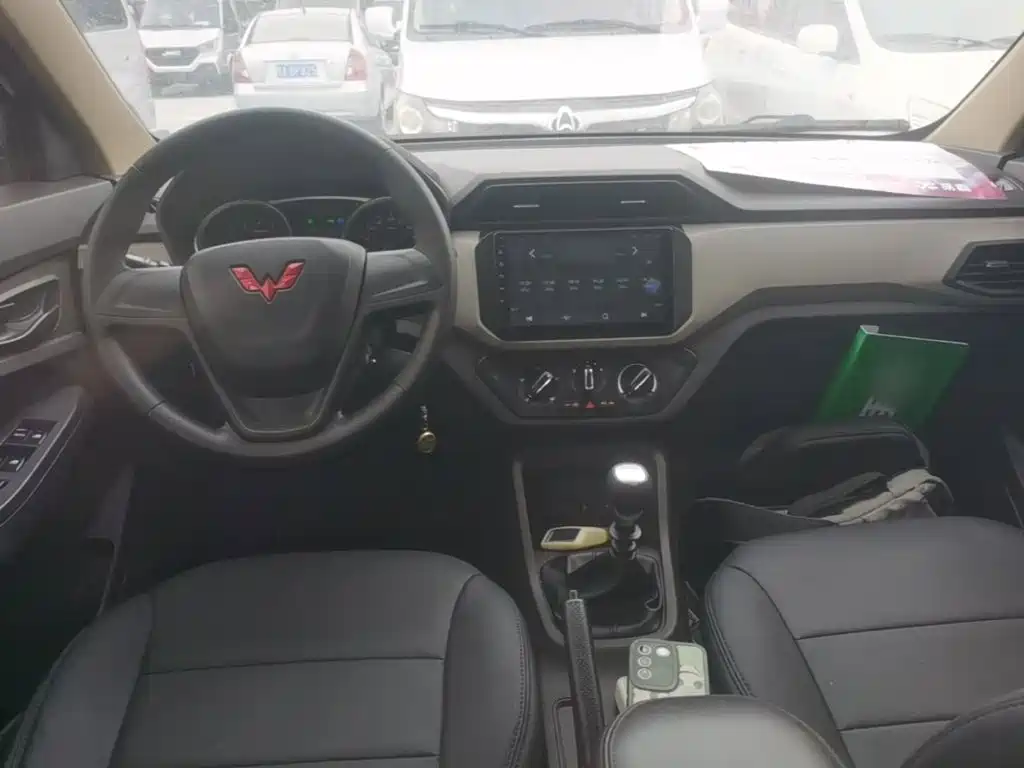 Wuling Hongguang — миниатюра 10