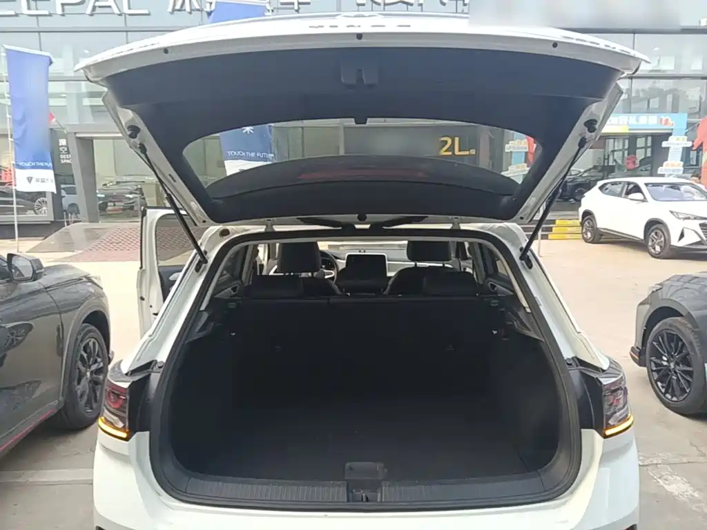 Volkswagen T-Roc — миниатюра 19