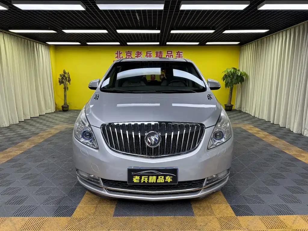Buick GL8 — миниатюра 2