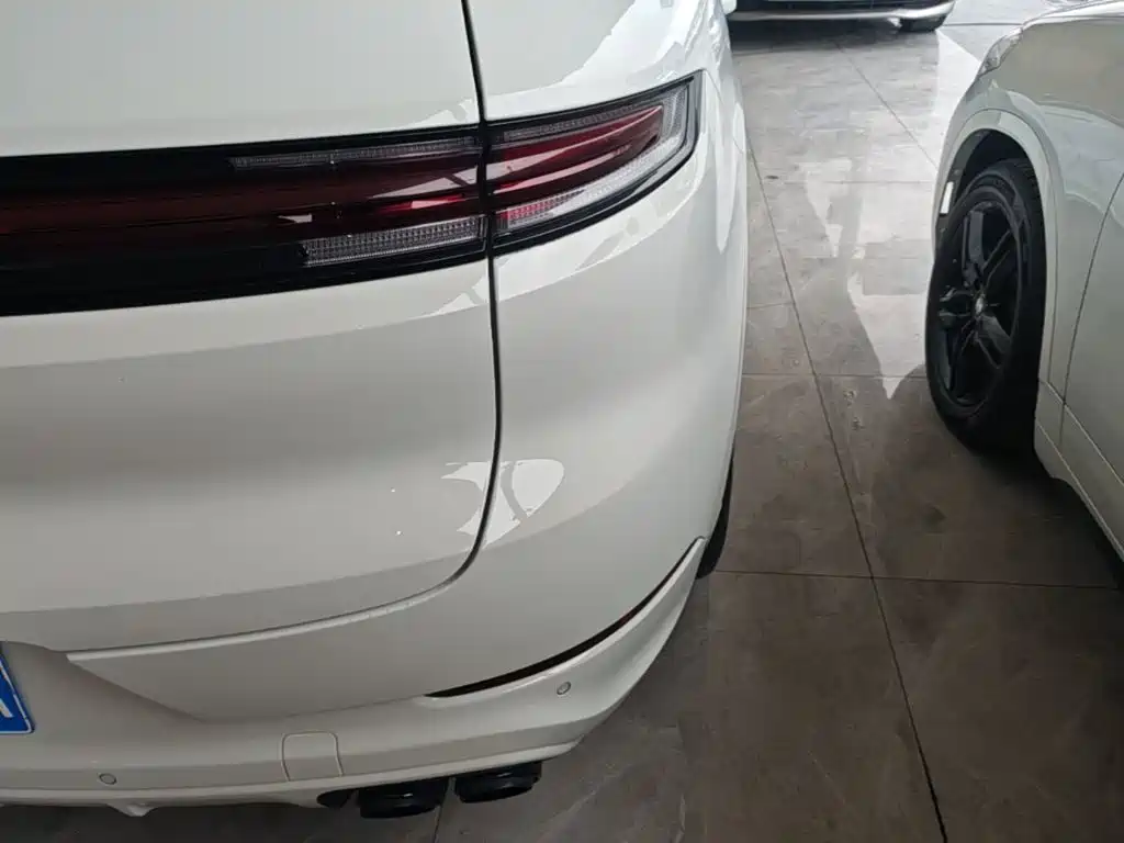 Porsche Cayenne — миниатюра 8