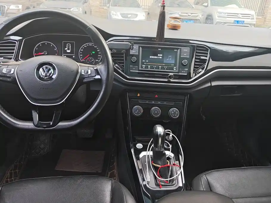 Volkswagen T-Roc — миниатюра 12