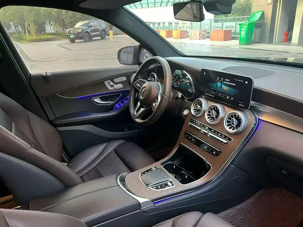 MERCEDES-BENZ GLC