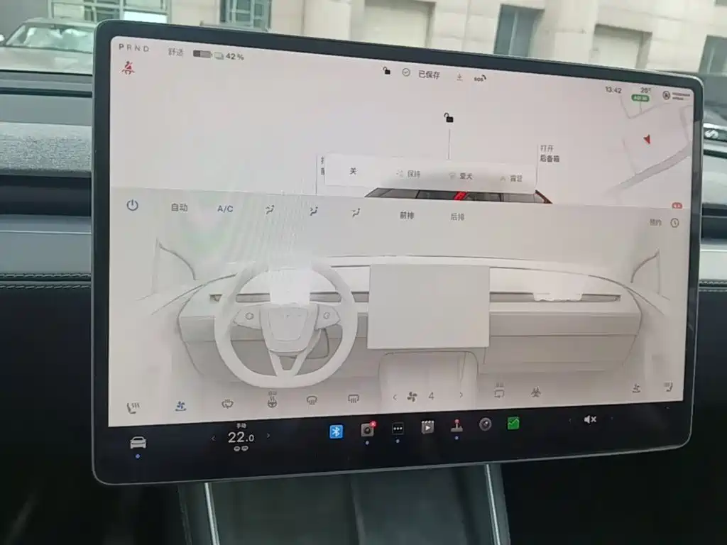 Tesla Model Y — миниатюра 13