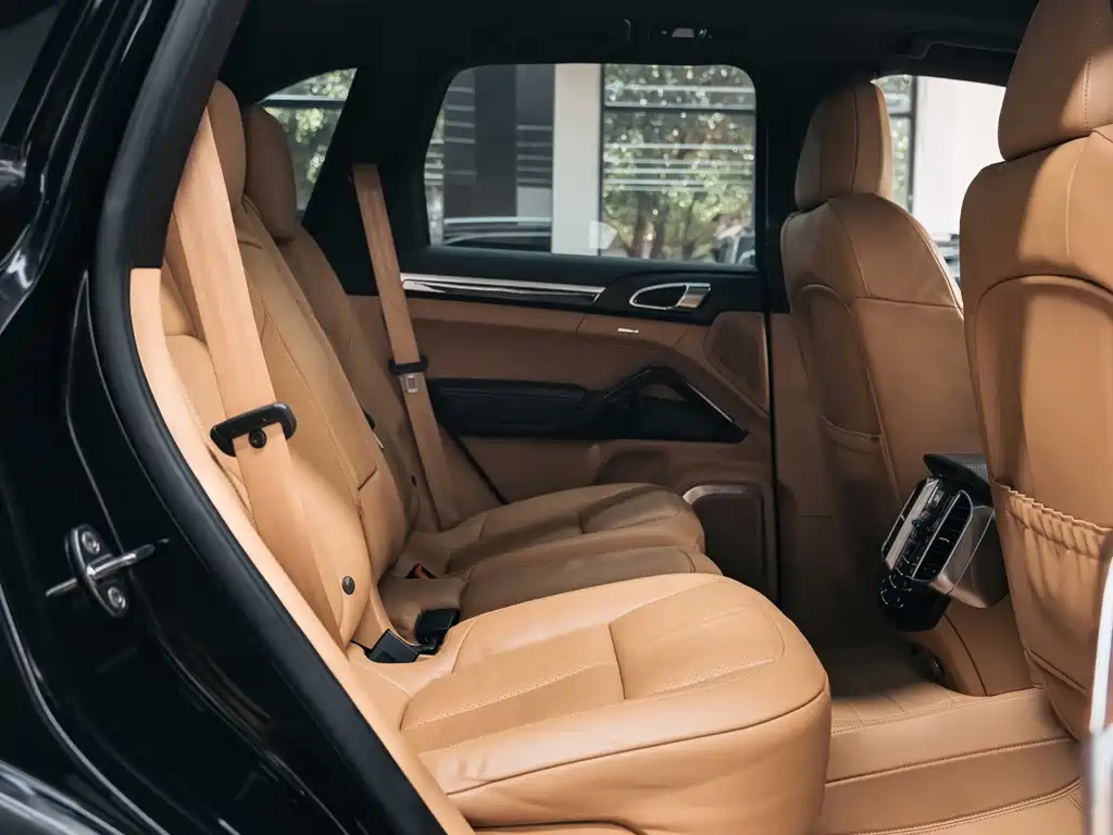 Porsche Cayenne — миниатюра 12