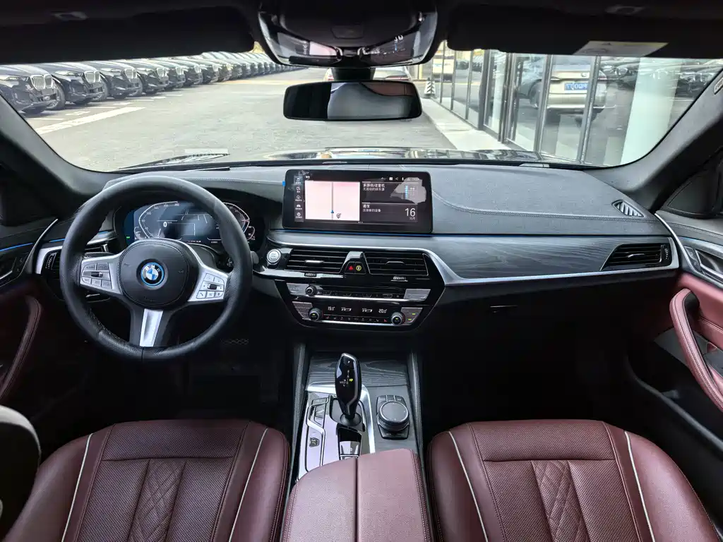 BMW 5 Series New Energy — миниатюра 10
