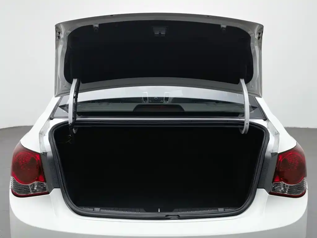 Chevrolet Cruze — миниатюра 16