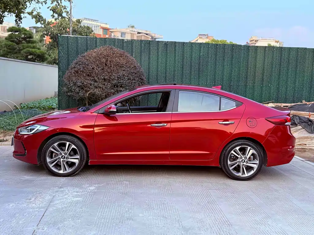 Hyundai Elantra — миниатюра 8