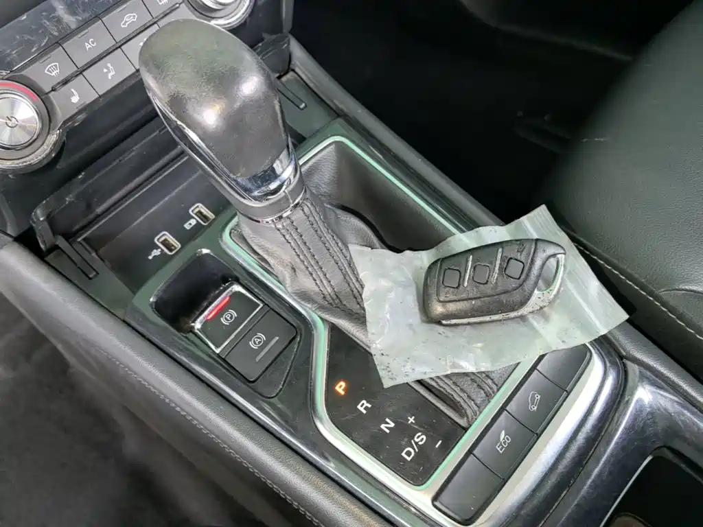 Roewe RX3 — миниатюра 14