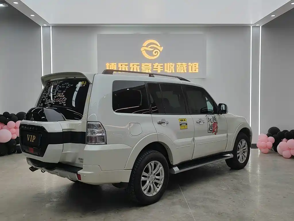 Mitsubishi Pajero (Import) — миниатюра 6