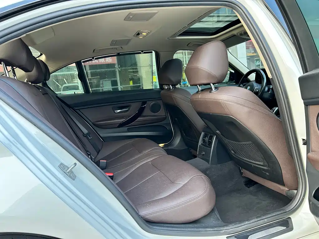 BMW 3 Series — миниатюра 14
