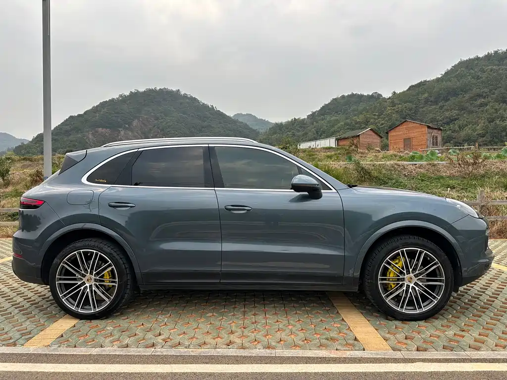 Porsche Cayenne — миниатюра 4