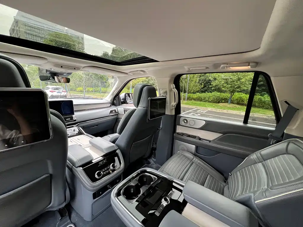 Lincoln Navigator — миниатюра 8